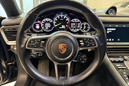 Harmaa Porsche Panamera 2018 kuva 16.