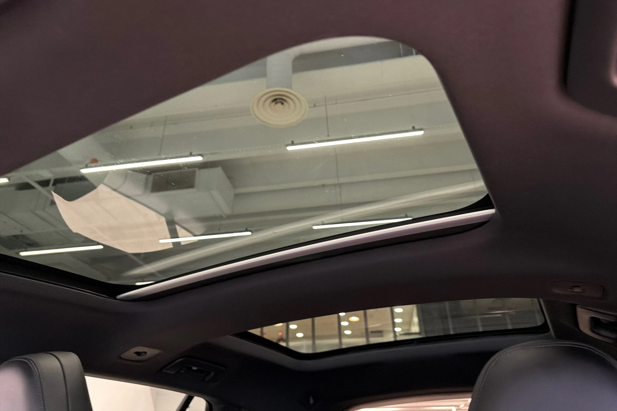Harmaa Porsche Panamera 2018 kuva 24.