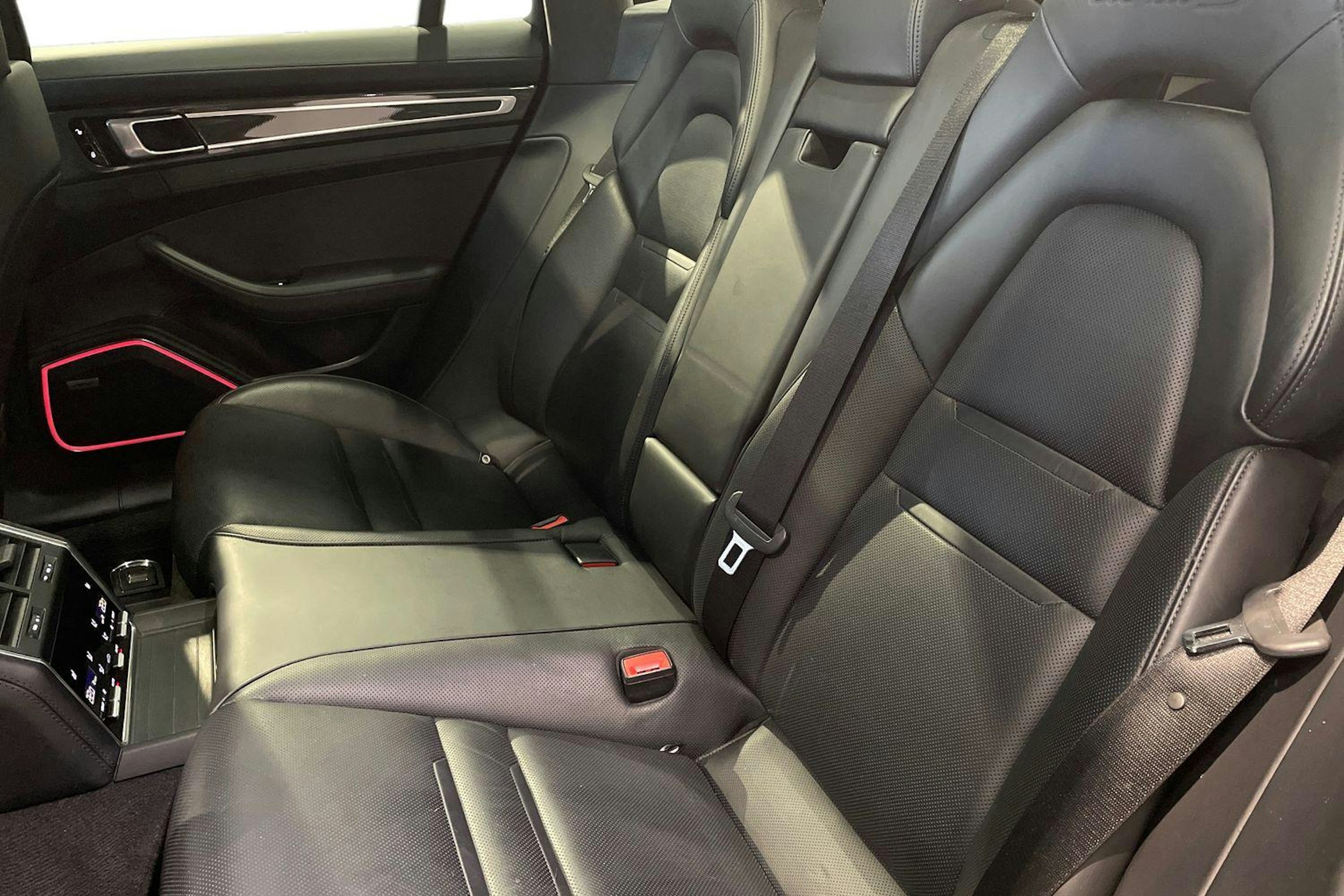 musta Porsche Panamera 2018 kuva 8.