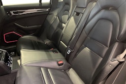 musta Porsche Panamera 2018 kuva 8.