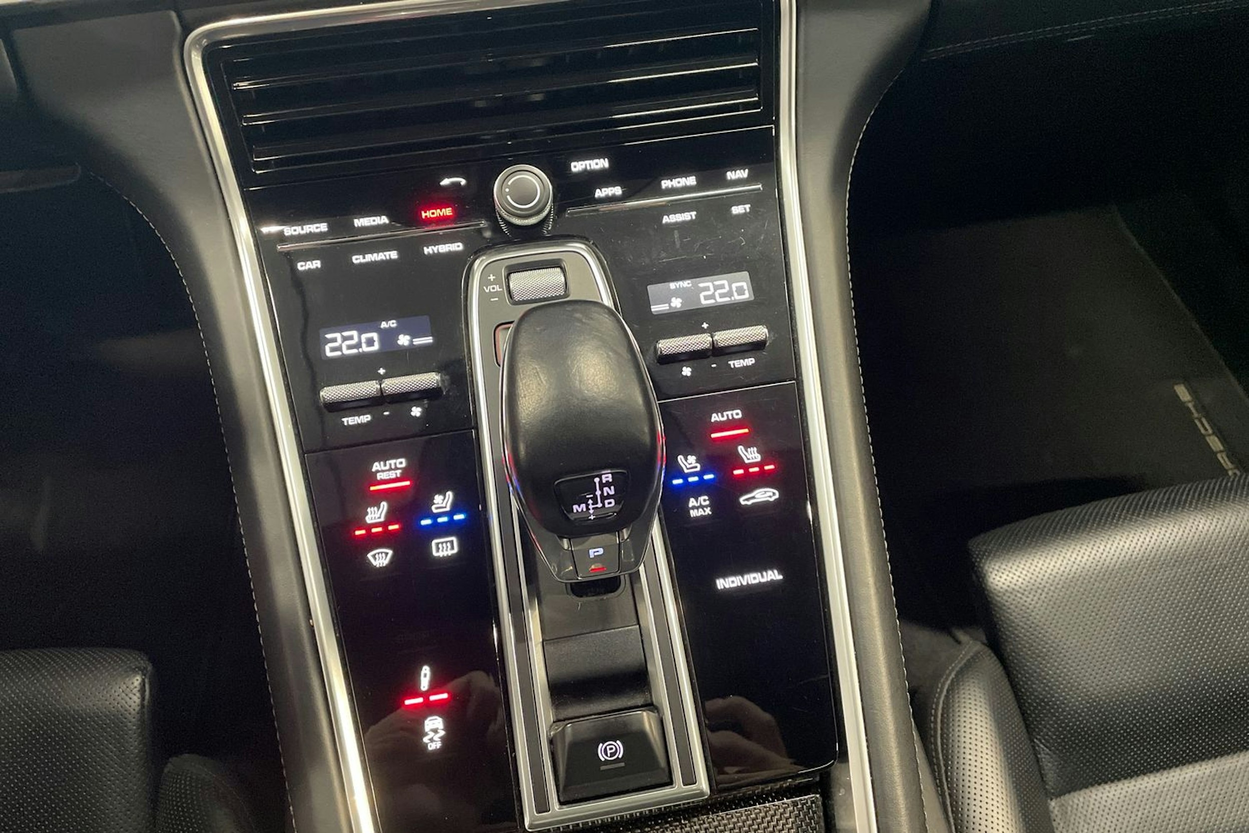 musta Porsche Panamera 2018 kuva 18.