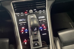 musta Porsche Panamera 2018 kuva 18.