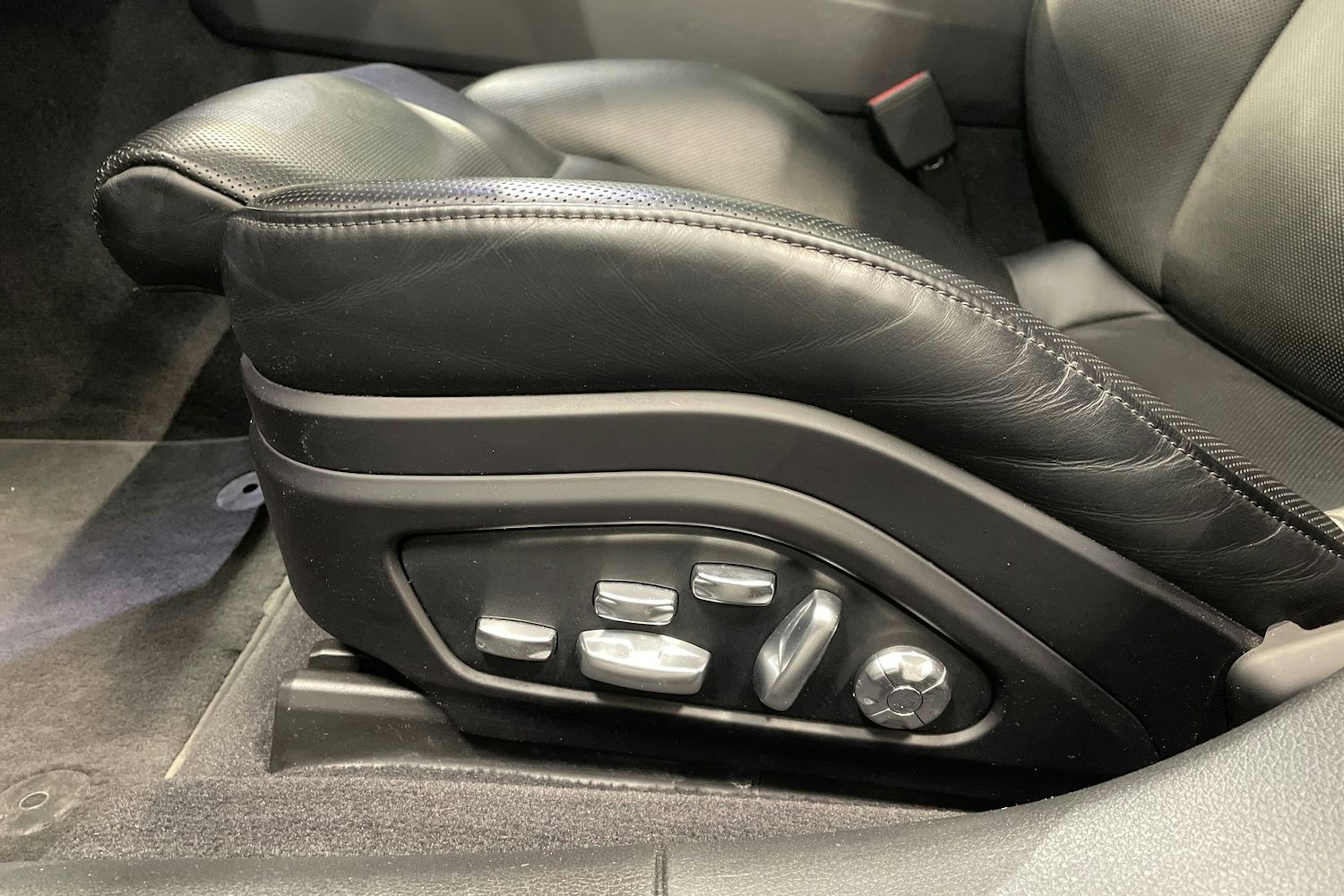 musta Porsche Panamera 2018 kuva 21.