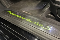 musta Porsche Panamera 2018 kuva 22.