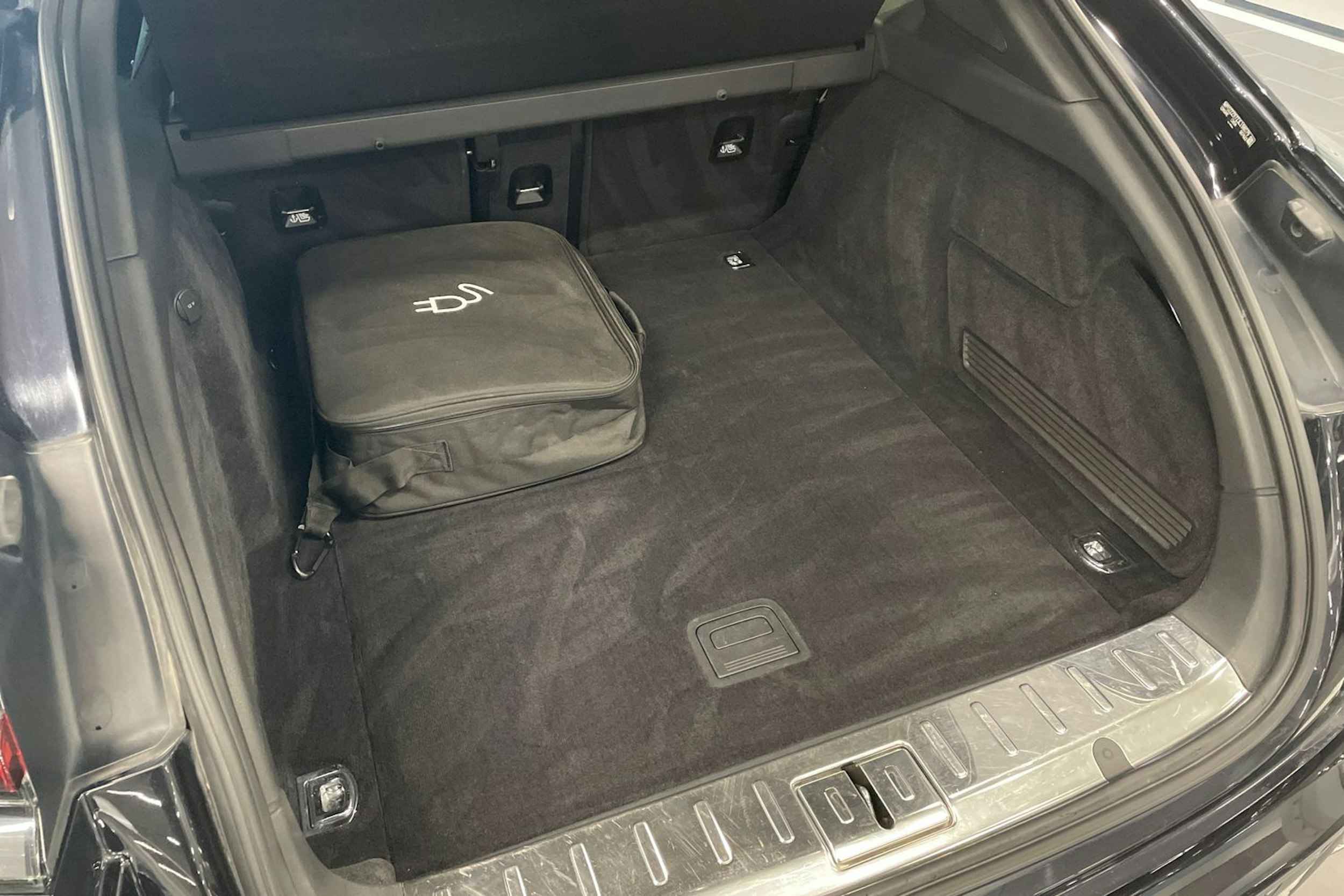 musta Porsche Panamera 2018 kuva 24.