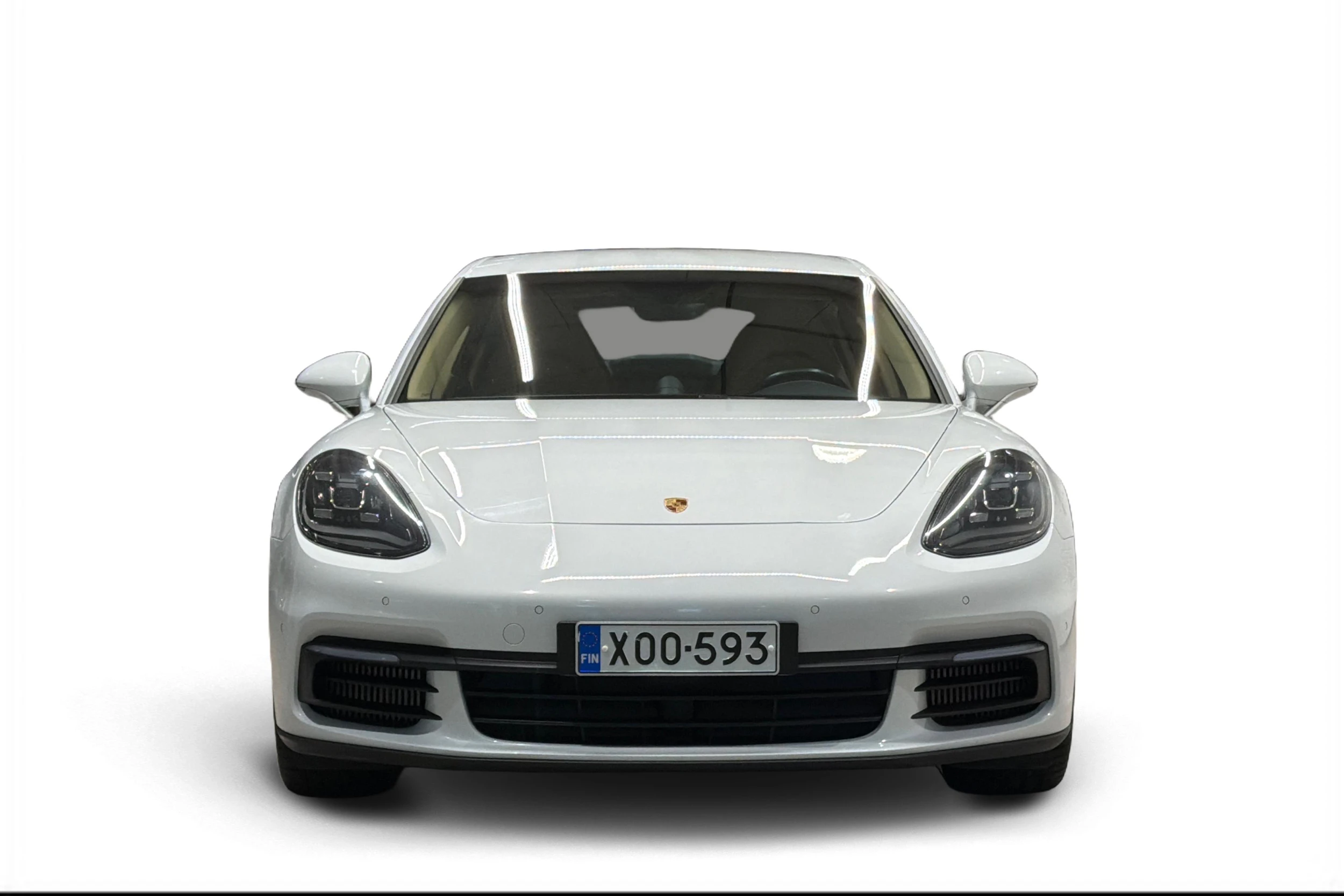 Valkoinen Porsche Panamera 2018 kuva 4.