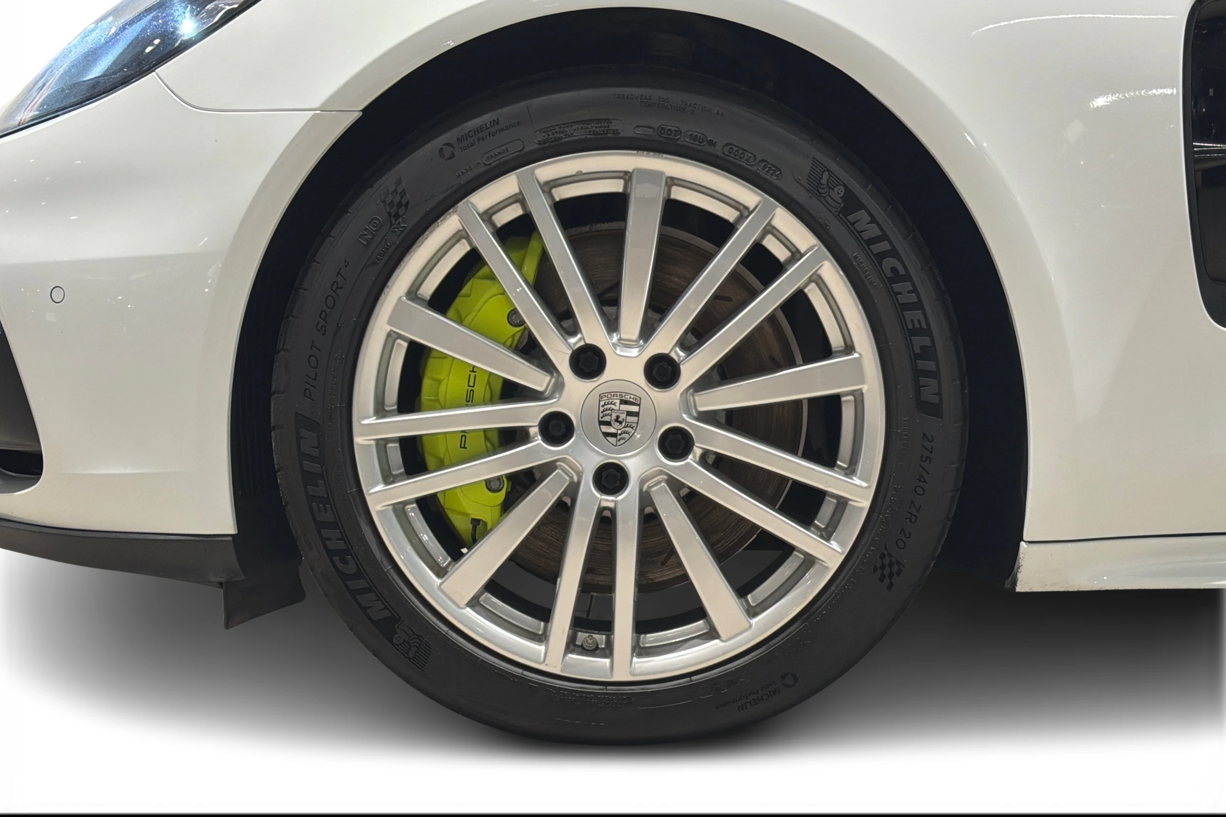 Valkoinen Porsche Panamera 2018 kuva 7.