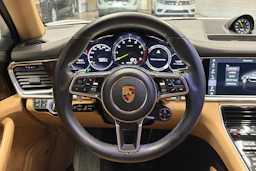 Valkoinen Porsche Panamera 2018 kuva 12.