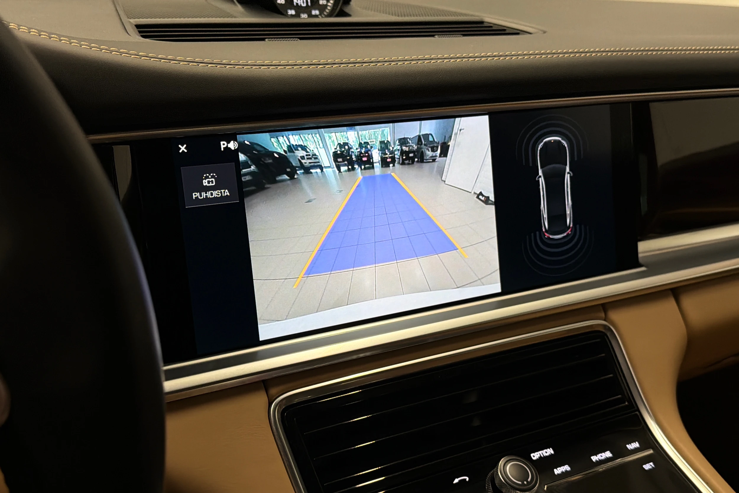 Valkoinen Porsche Panamera 2018 kuva 24.