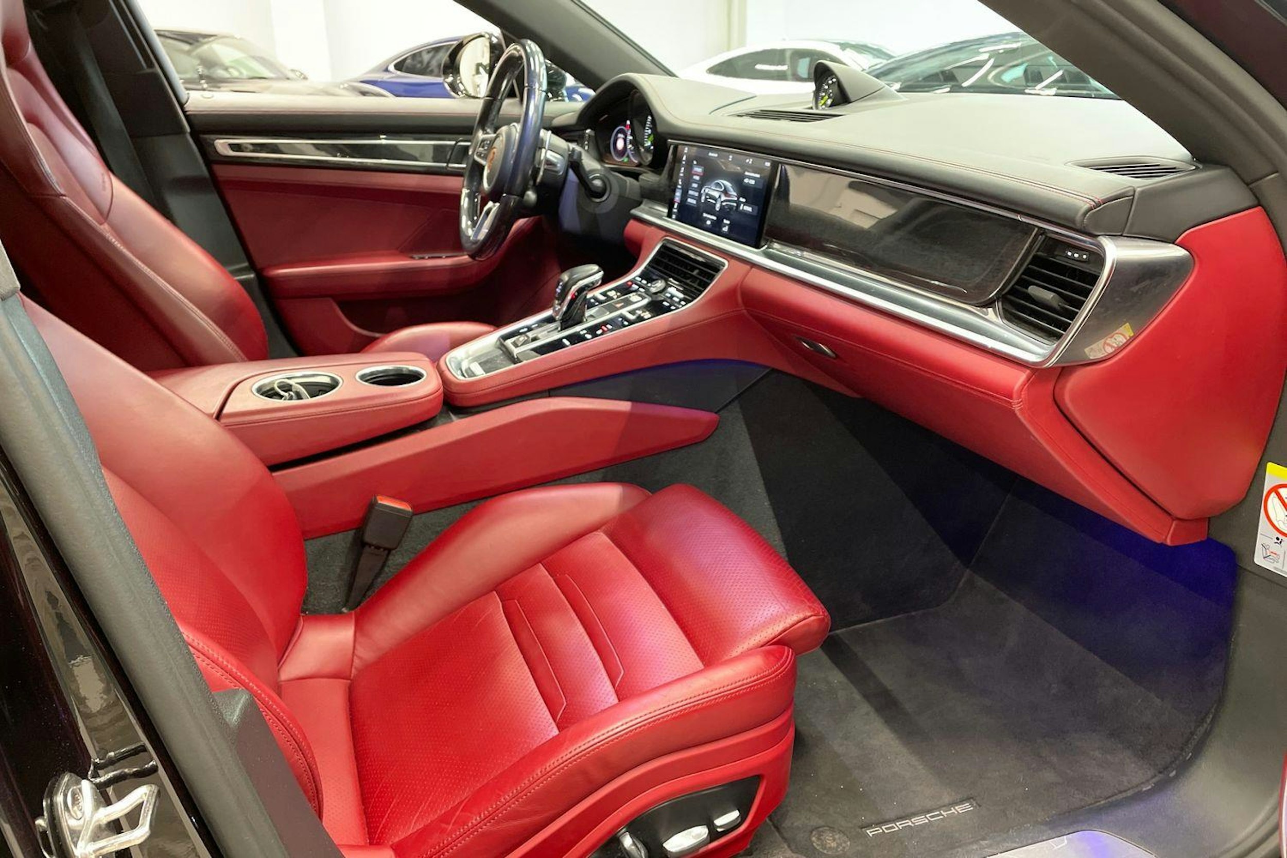 musta Porsche Panamera 2018 kuva 22.