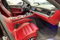 musta Porsche Panamera 2018 kuva 22.