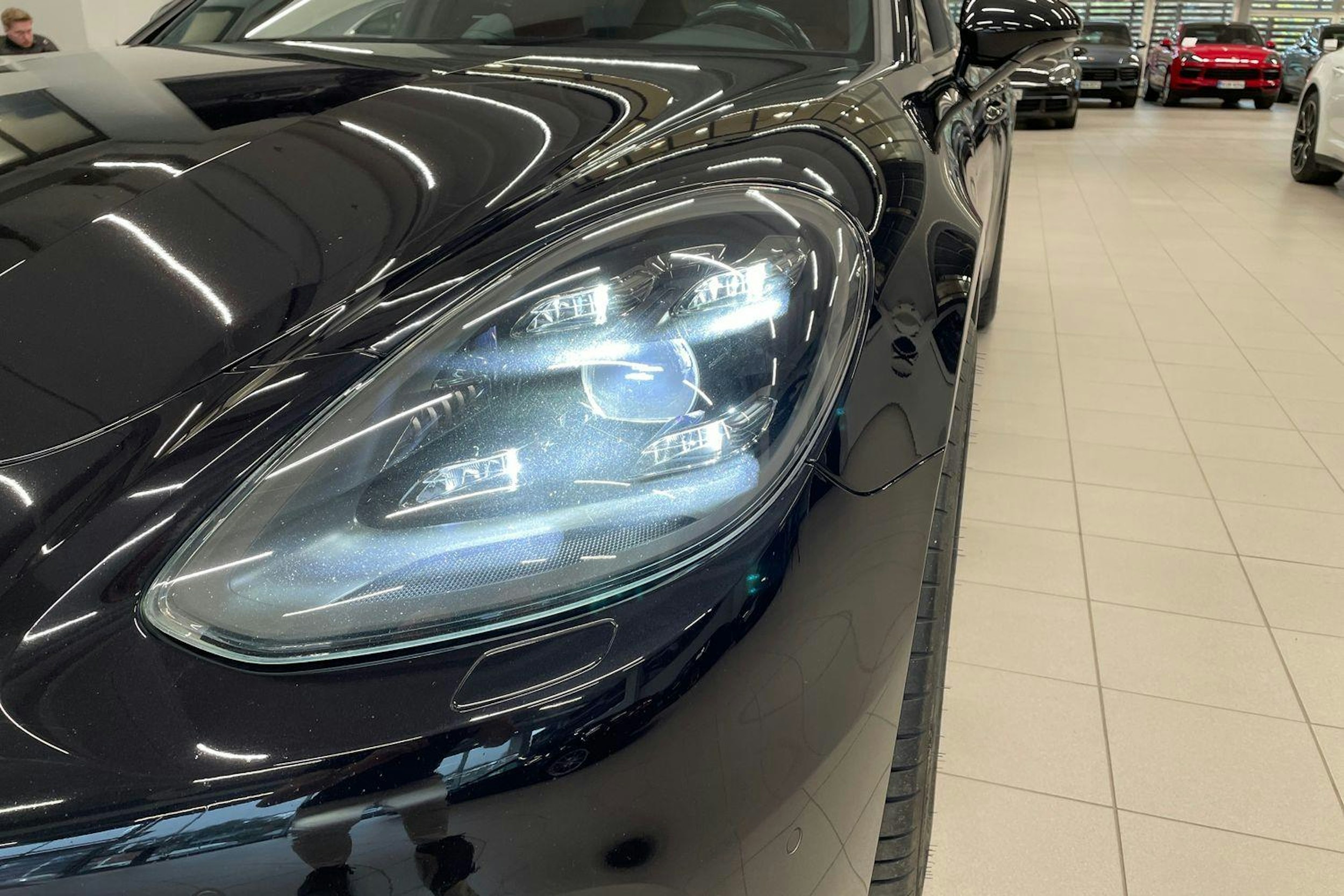 musta Porsche Panamera 2018 kuva 24.