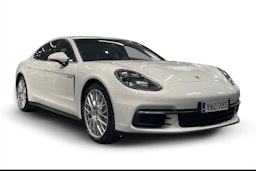 Valkoinen Porsche Panamera 2018 kuva 1.