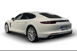 Valkoinen Porsche Panamera 2018 kuva 2.