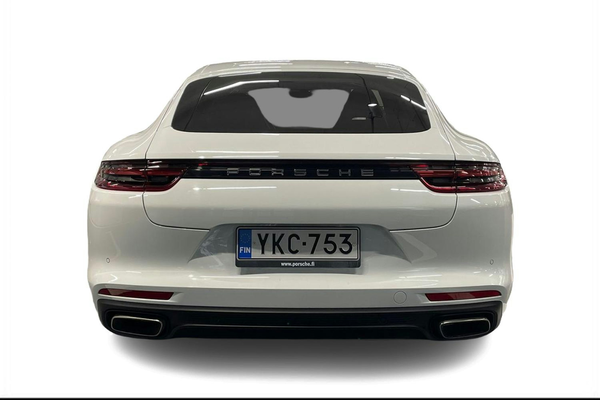 Valkoinen Porsche Panamera 2018 kuva 3.