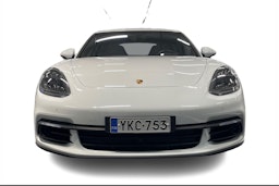Valkoinen Porsche Panamera 2018 kuva 4.