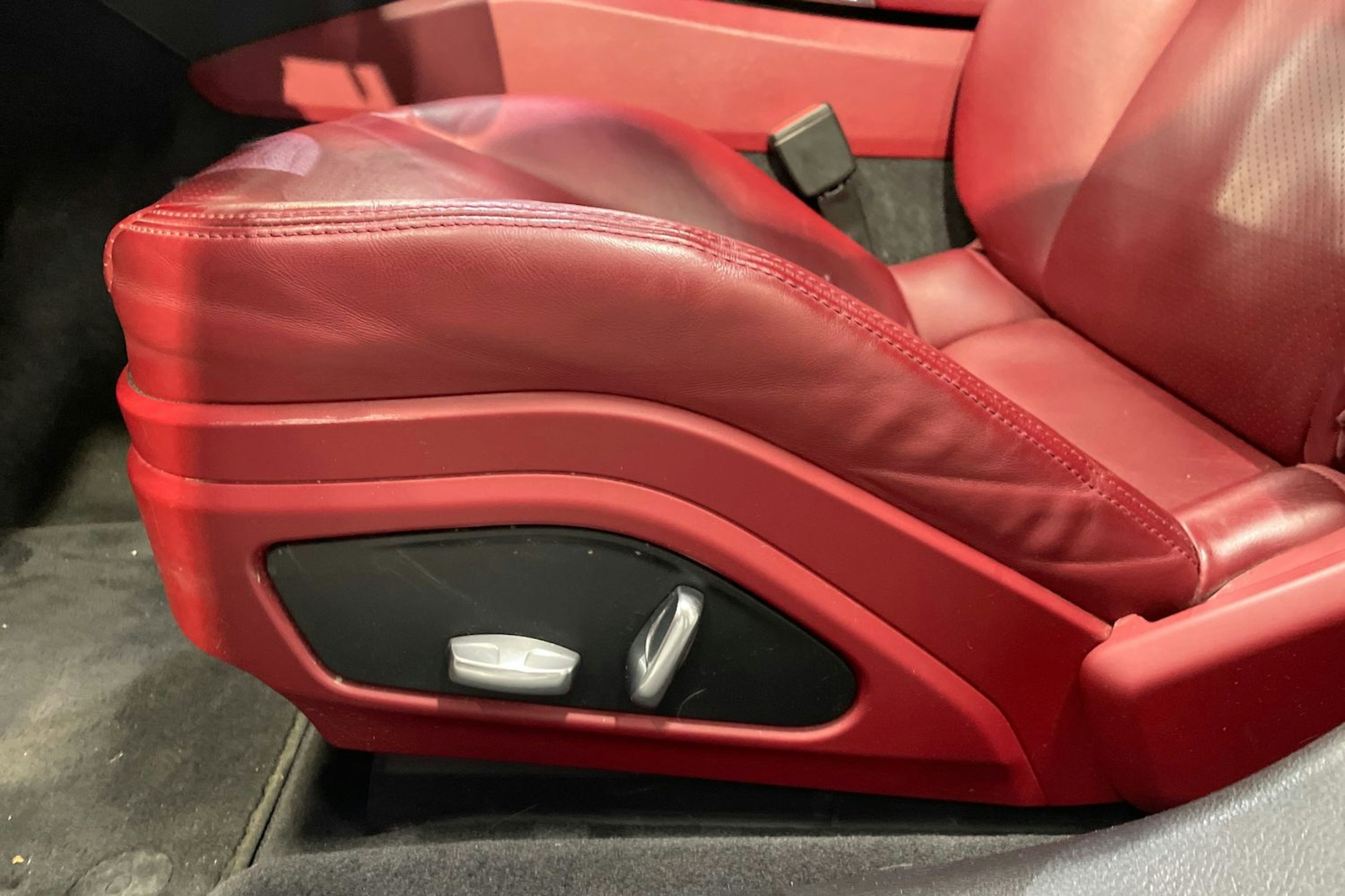 Valkoinen Porsche Panamera 2018 kuva 10.