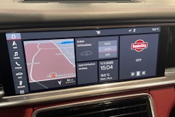 Valkoinen Porsche Panamera 2018 kuva 11.