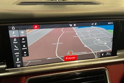 Valkoinen Porsche Panamera 2018 kuva 12.