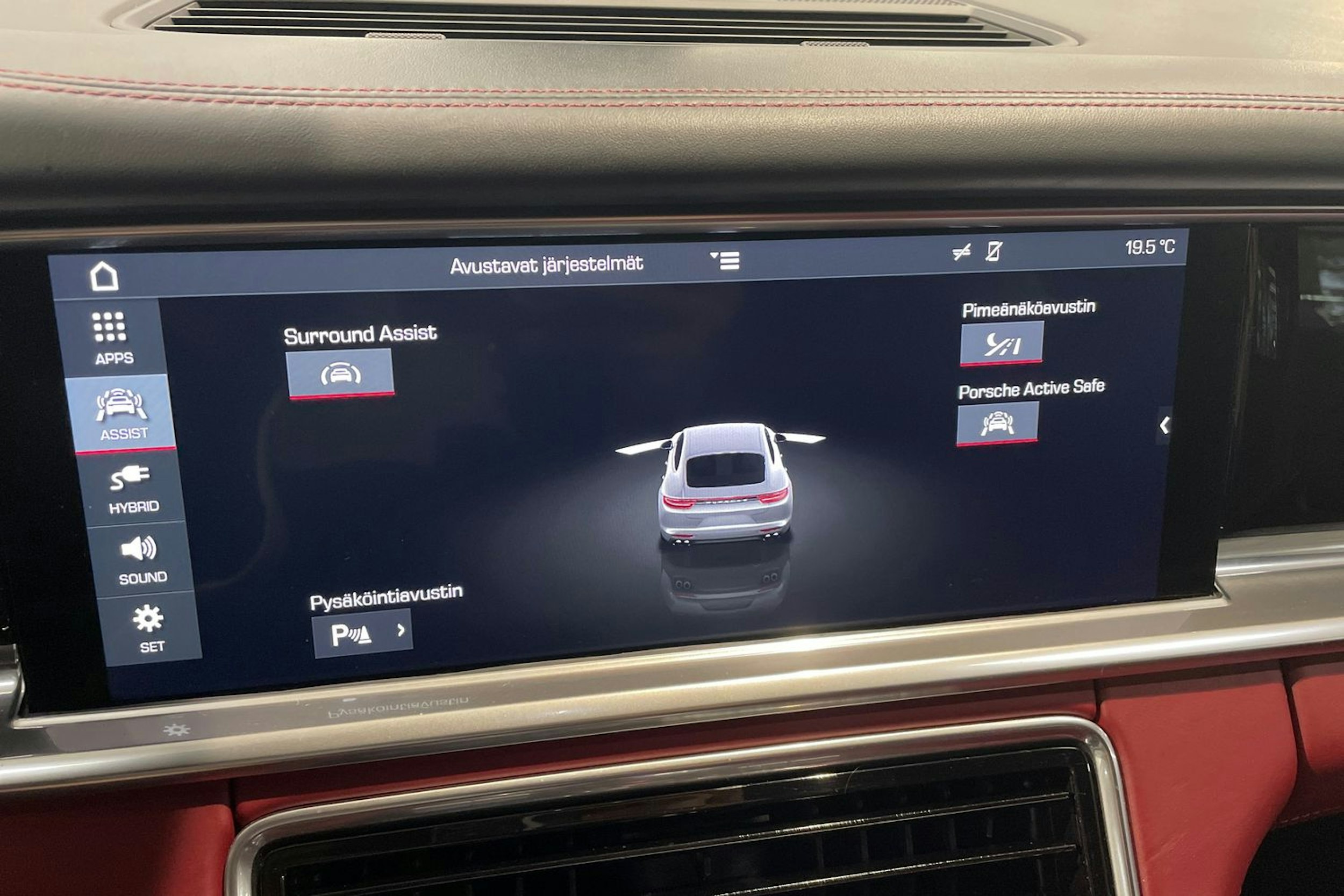 Valkoinen Porsche Panamera 2018 kuva 14.