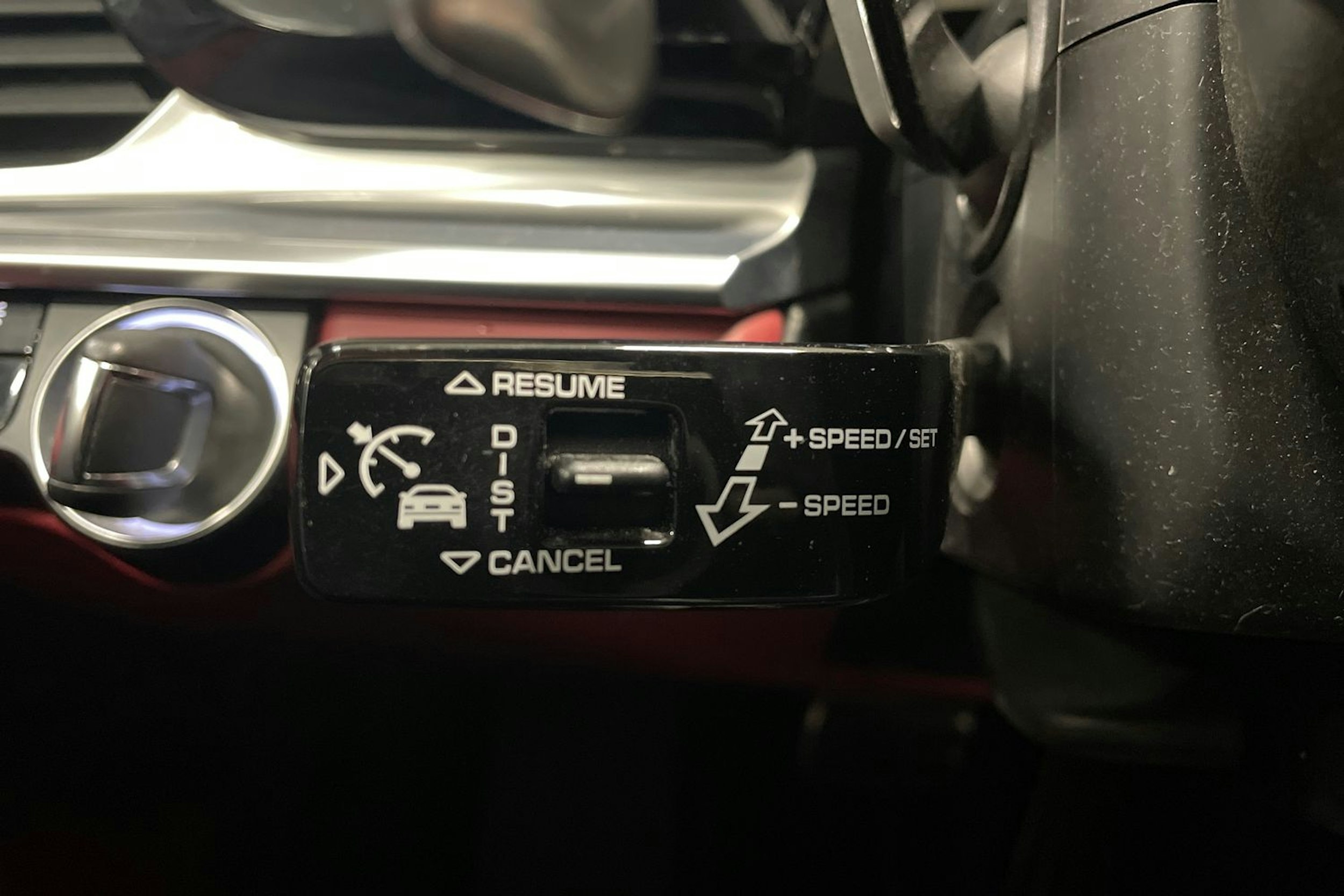 Valkoinen Porsche Panamera 2018 kuva 17.