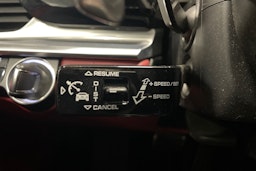 Valkoinen Porsche Panamera 2018 kuva 17.