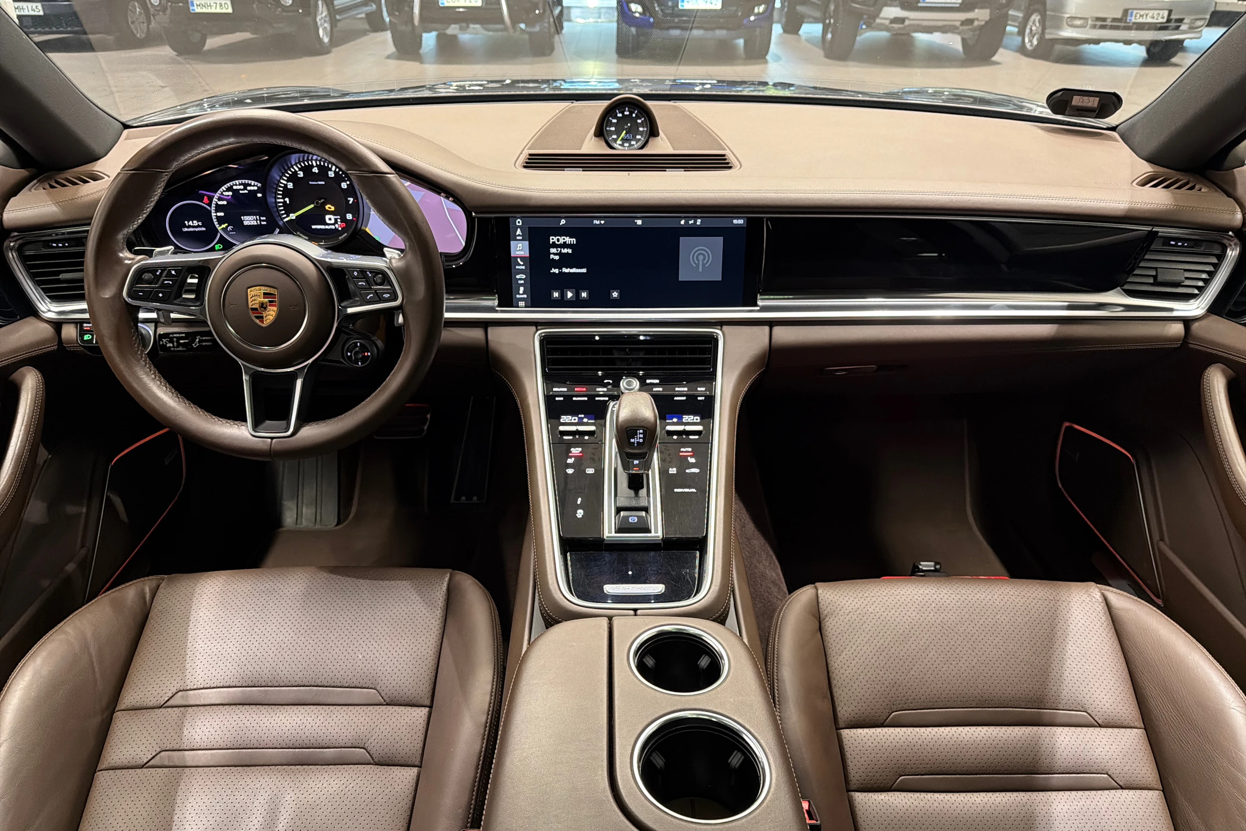 met. Harmaa Porsche Panamera 2018 kuva 8.