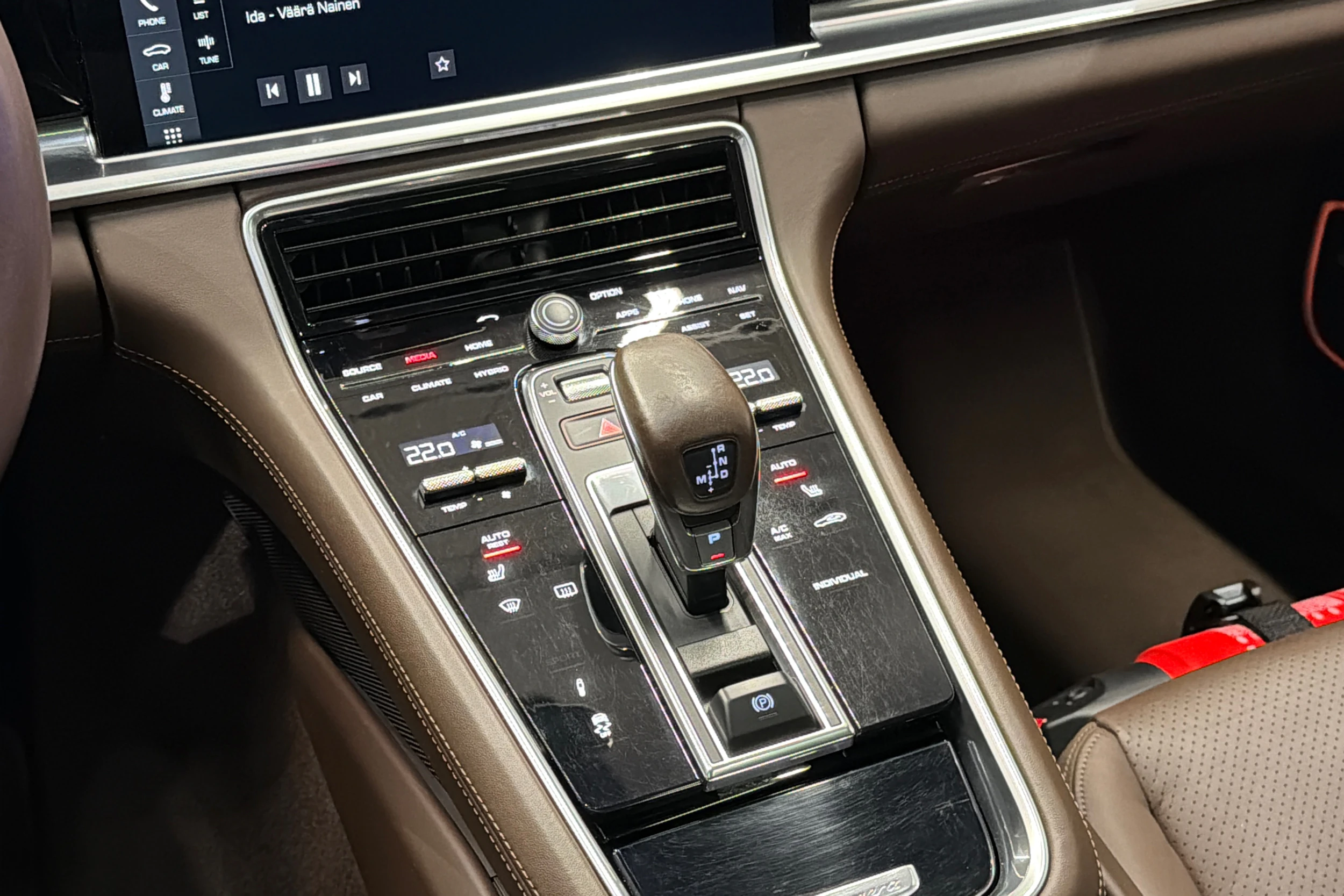 met. Harmaa Porsche Panamera 2018 kuva 10.