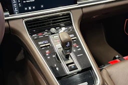 met. Harmaa Porsche Panamera 2018 kuva 10.