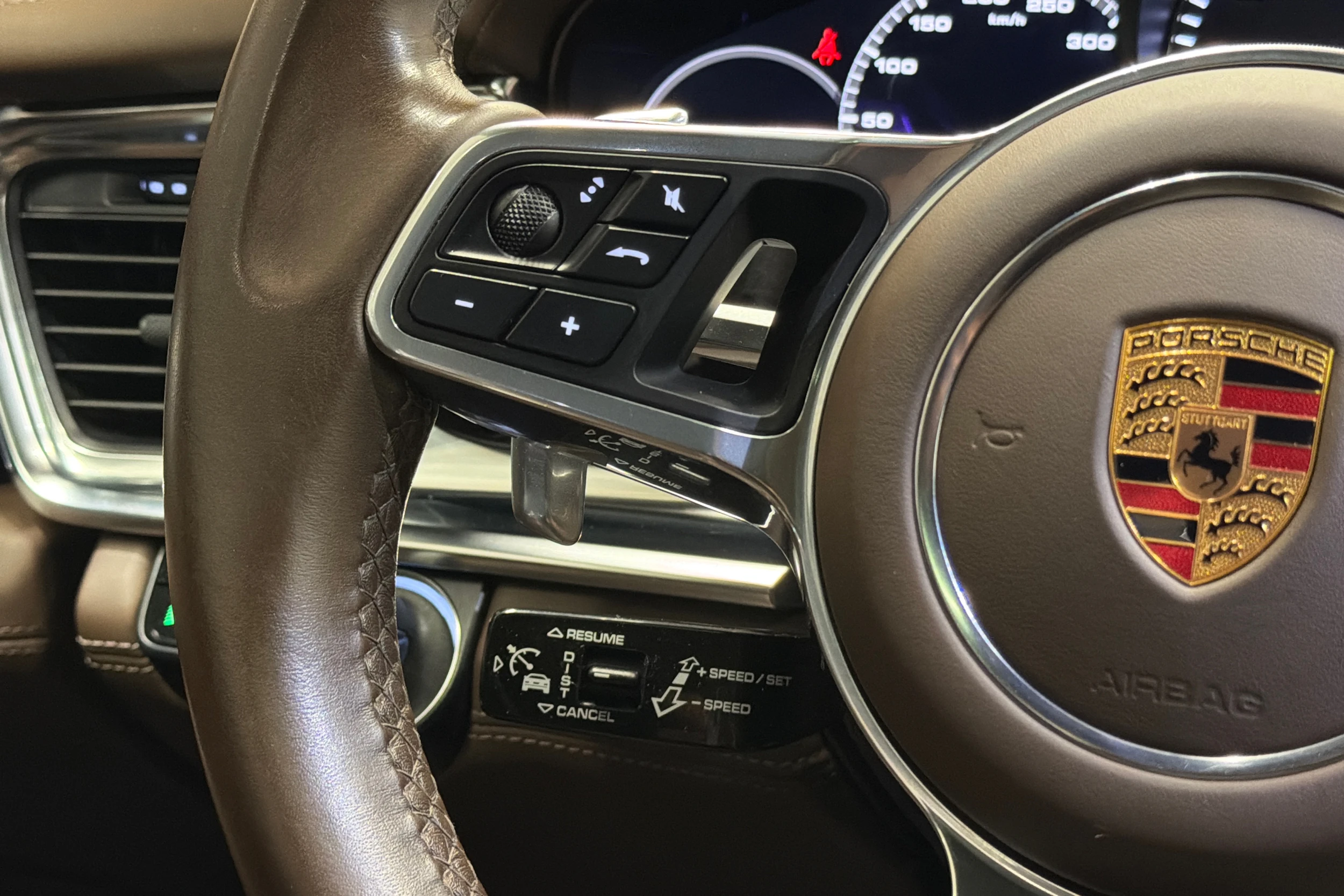 met. Harmaa Porsche Panamera 2018 kuva 13.