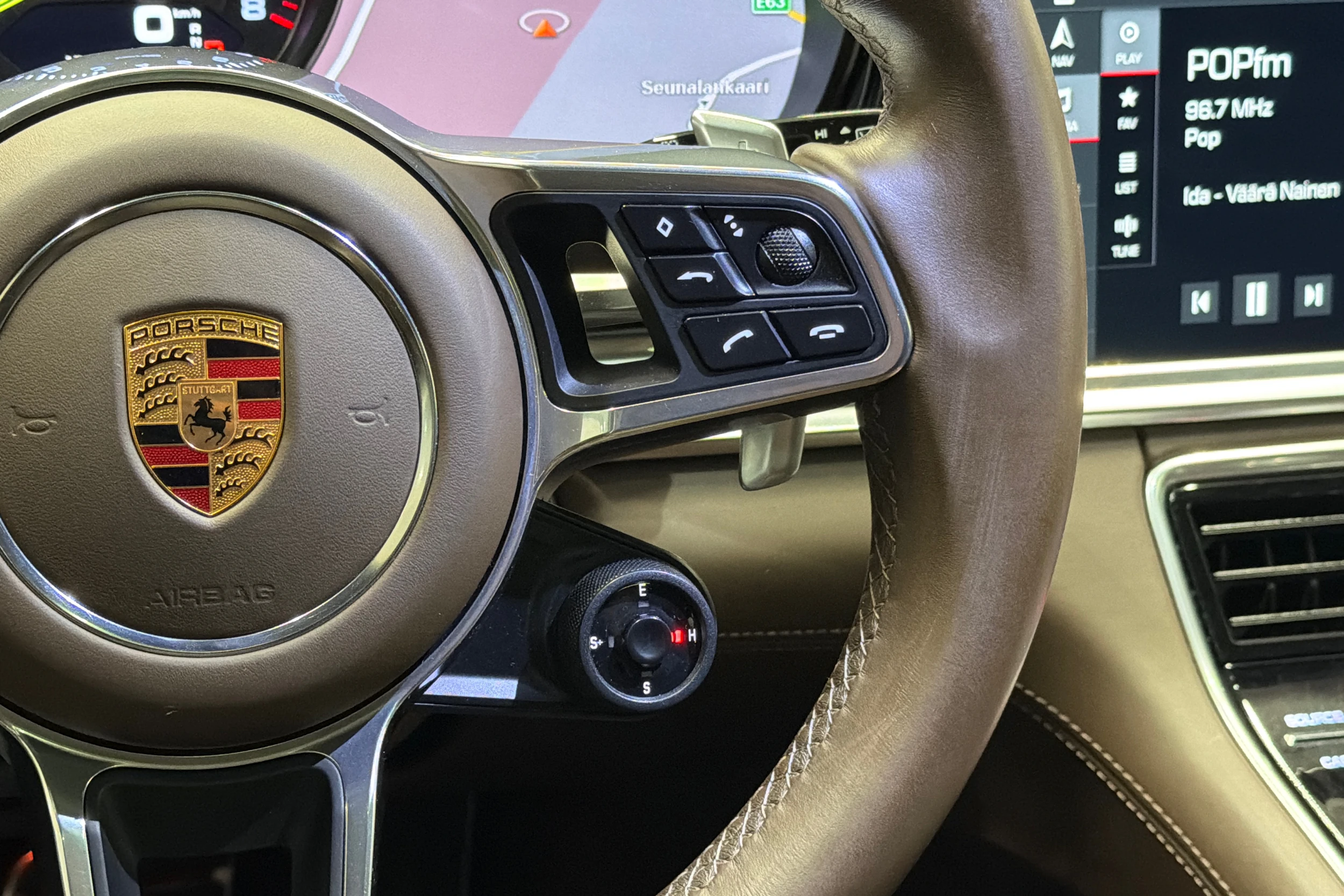 met. Harmaa Porsche Panamera 2018 kuva 14.