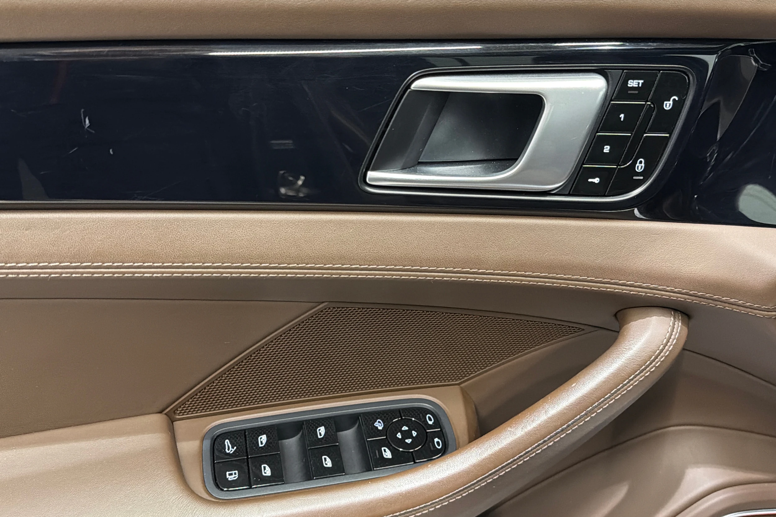 met. Harmaa Porsche Panamera 2018 kuva 15.