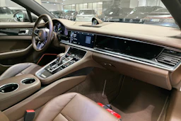 met. Harmaa Porsche Panamera 2018 kuva 19.