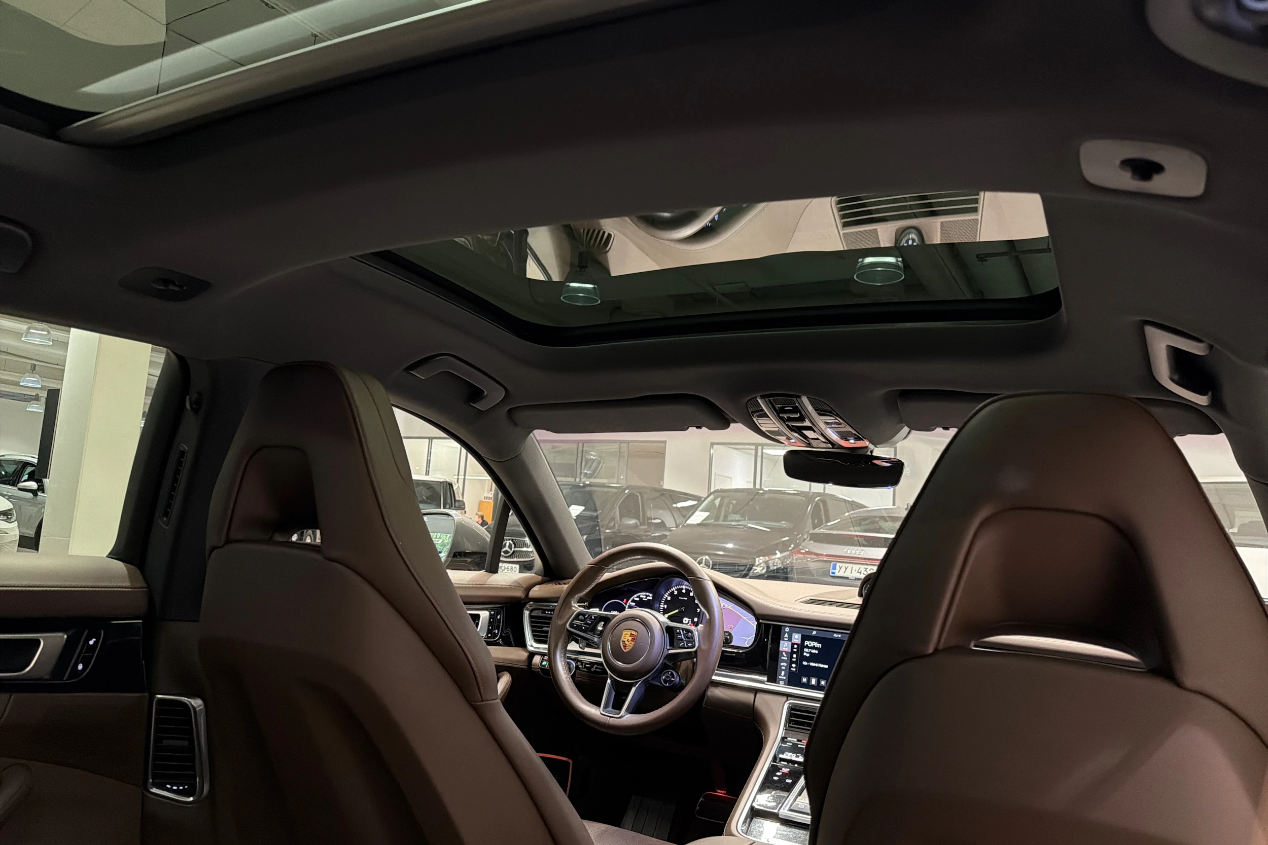 met. Harmaa Porsche Panamera 2018 kuva 20.