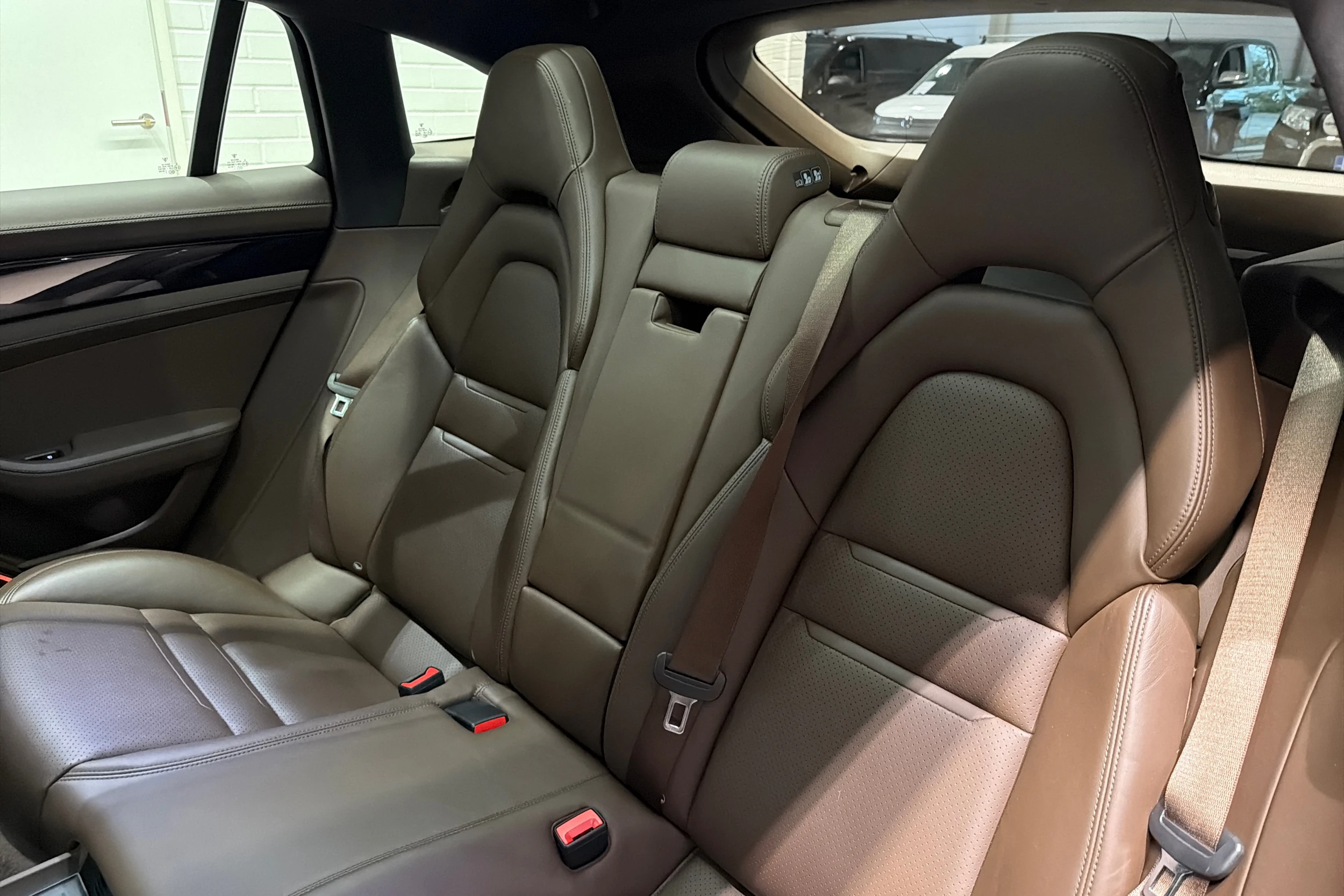met. Harmaa Porsche Panamera 2018 kuva 21.