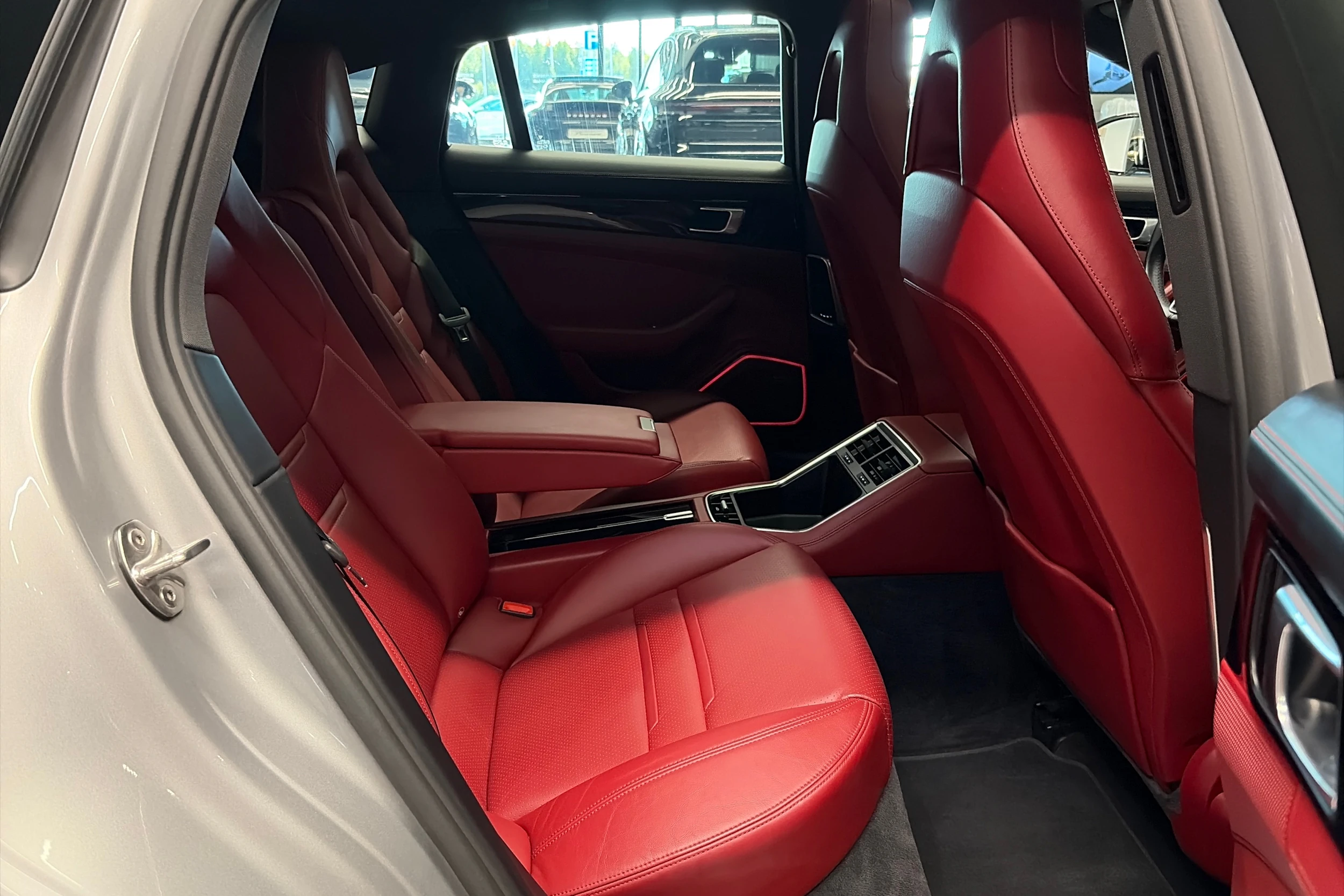 hopea Porsche Panamera 2018 kuva 24.