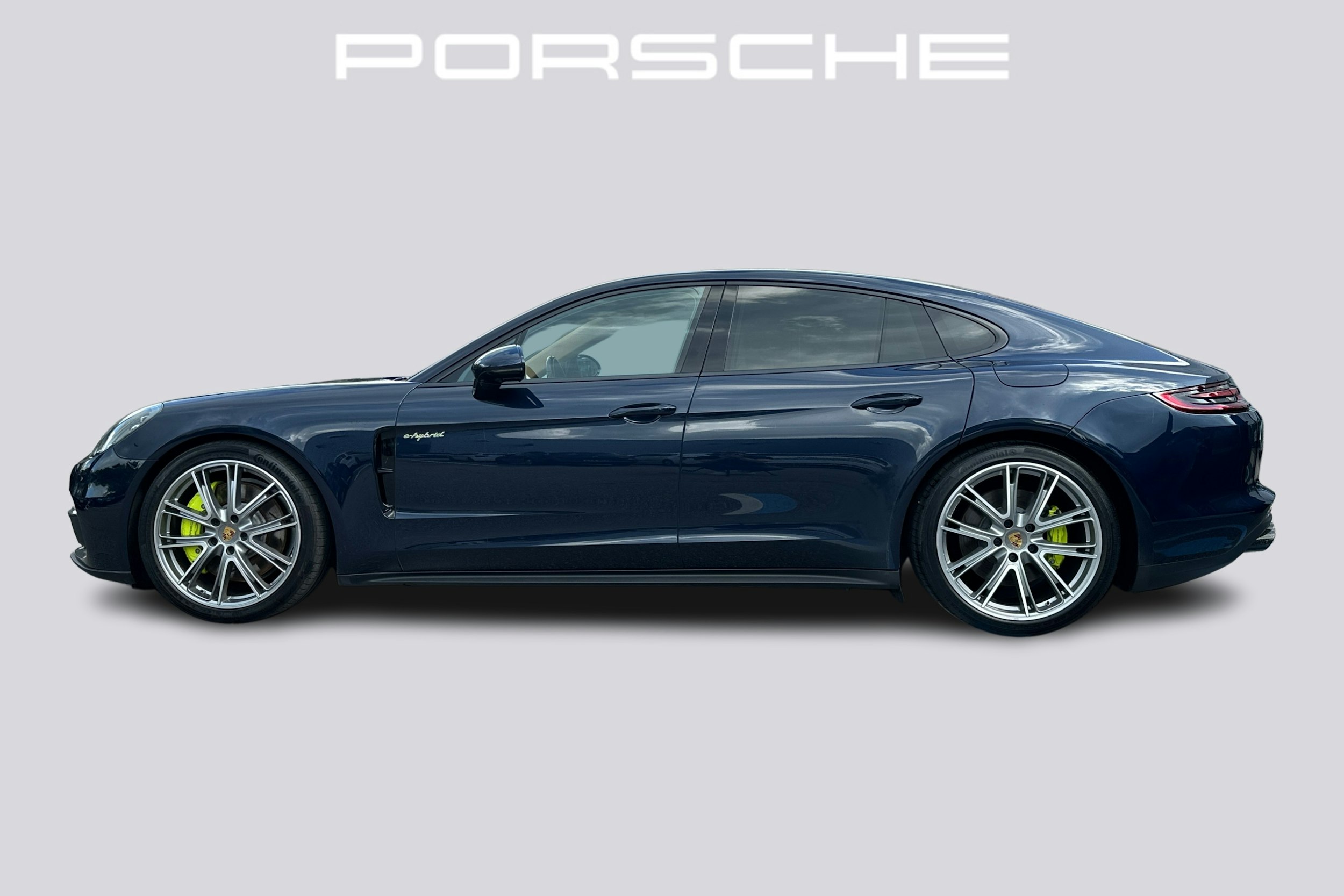 Sininen Porsche Panamera 2018 kuva 5.