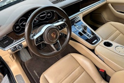 Sininen Porsche Panamera 2018 kuva 6.