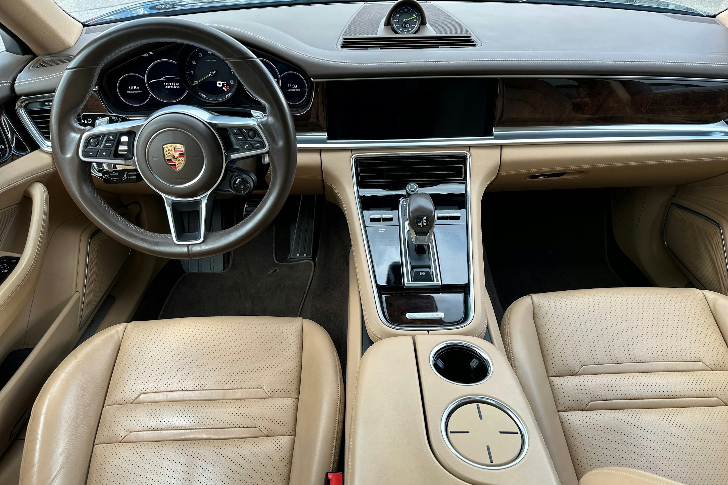 Sininen Porsche Panamera 2018 kuva 7.