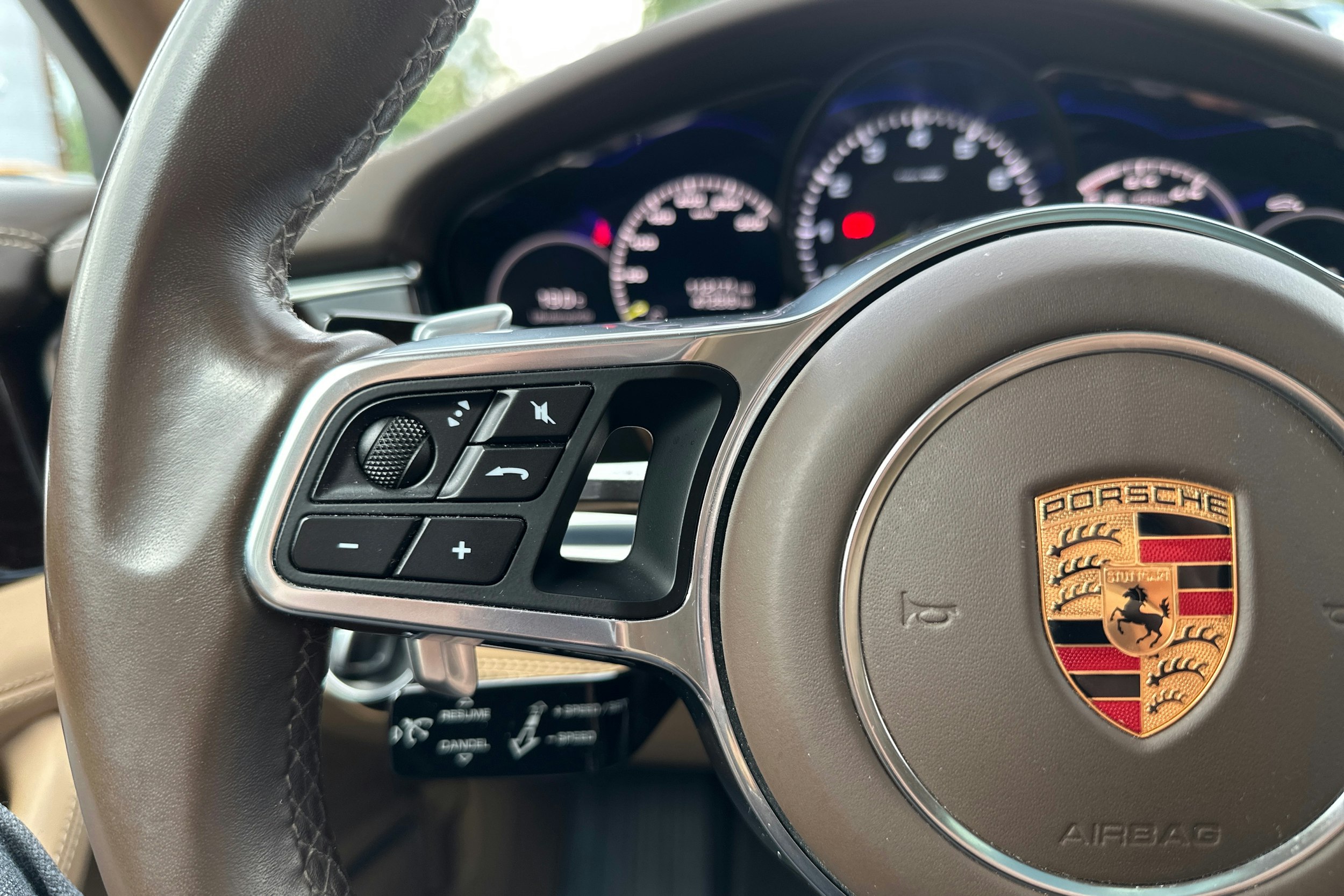 Sininen Porsche Panamera 2018 kuva 10.