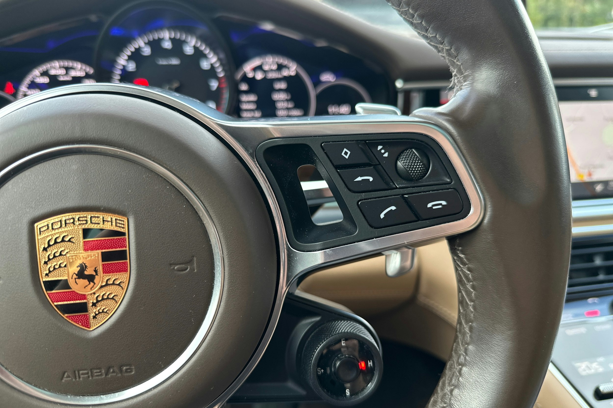 Sininen Porsche Panamera 2018 kuva 11.