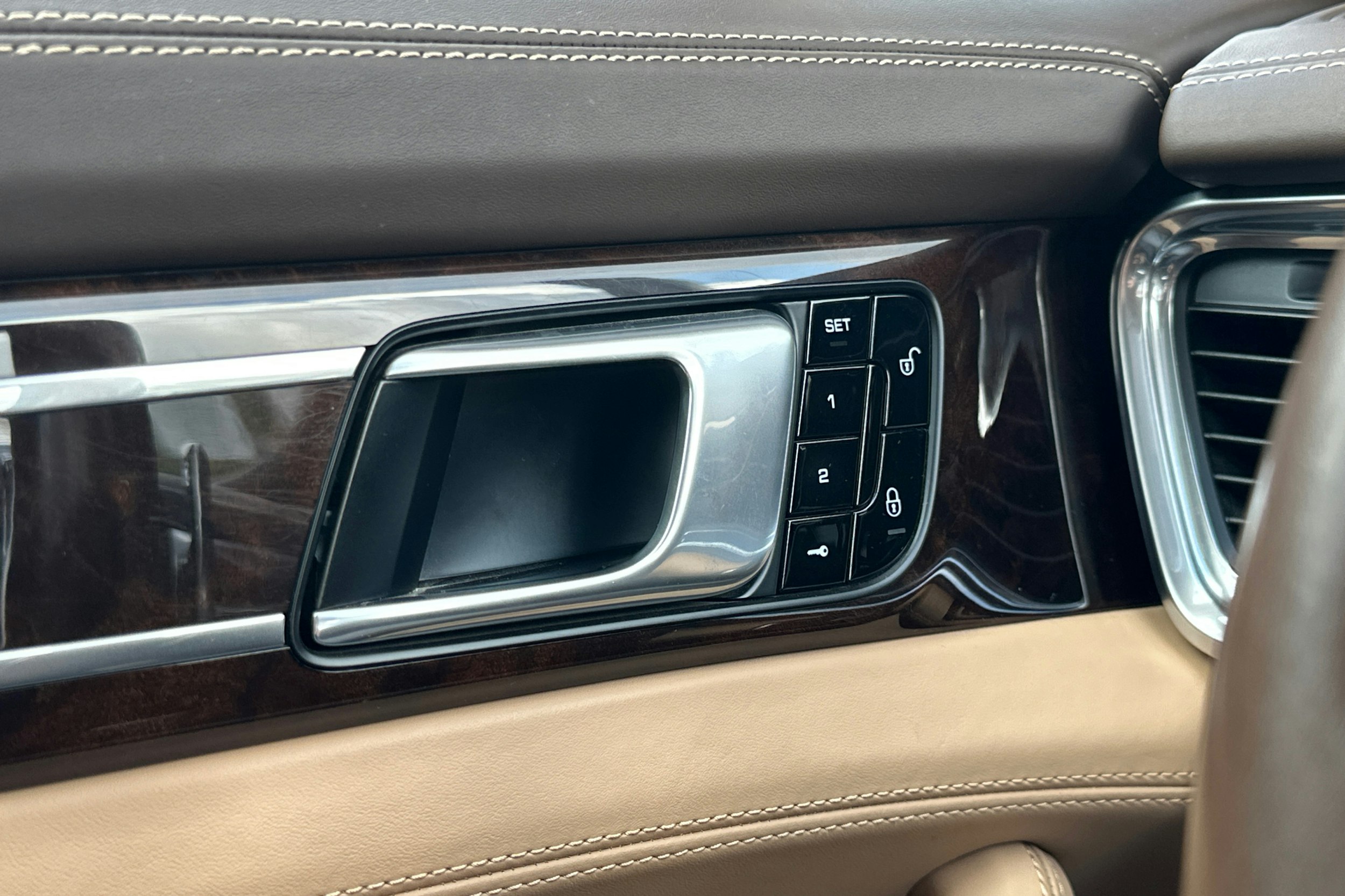 Sininen Porsche Panamera 2018 kuva 13.