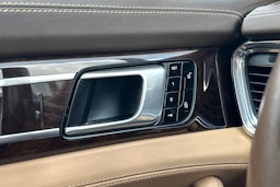 Sininen Porsche Panamera 2018 kuva 13.