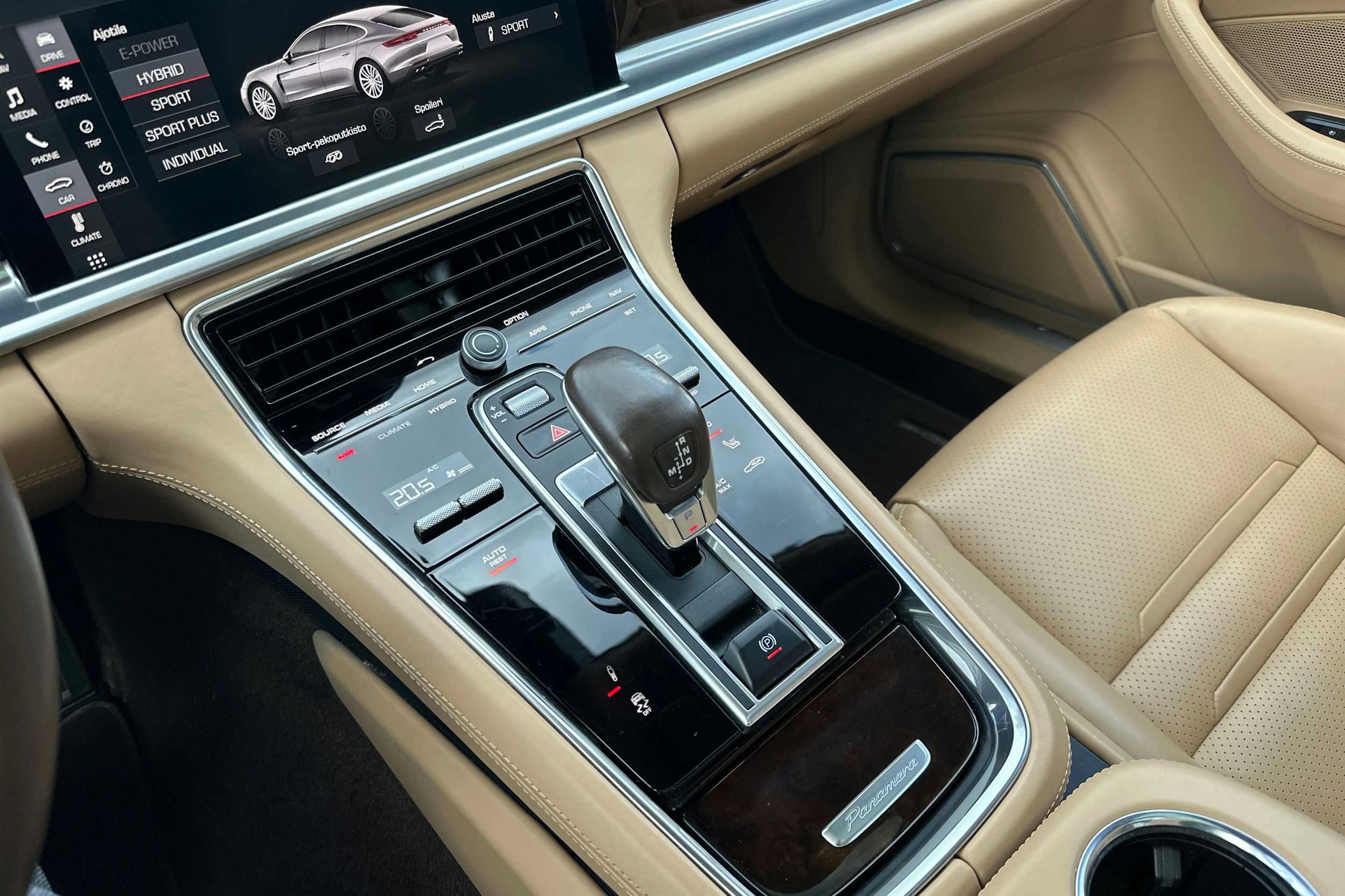 Sininen Porsche Panamera 2018 kuva 14.