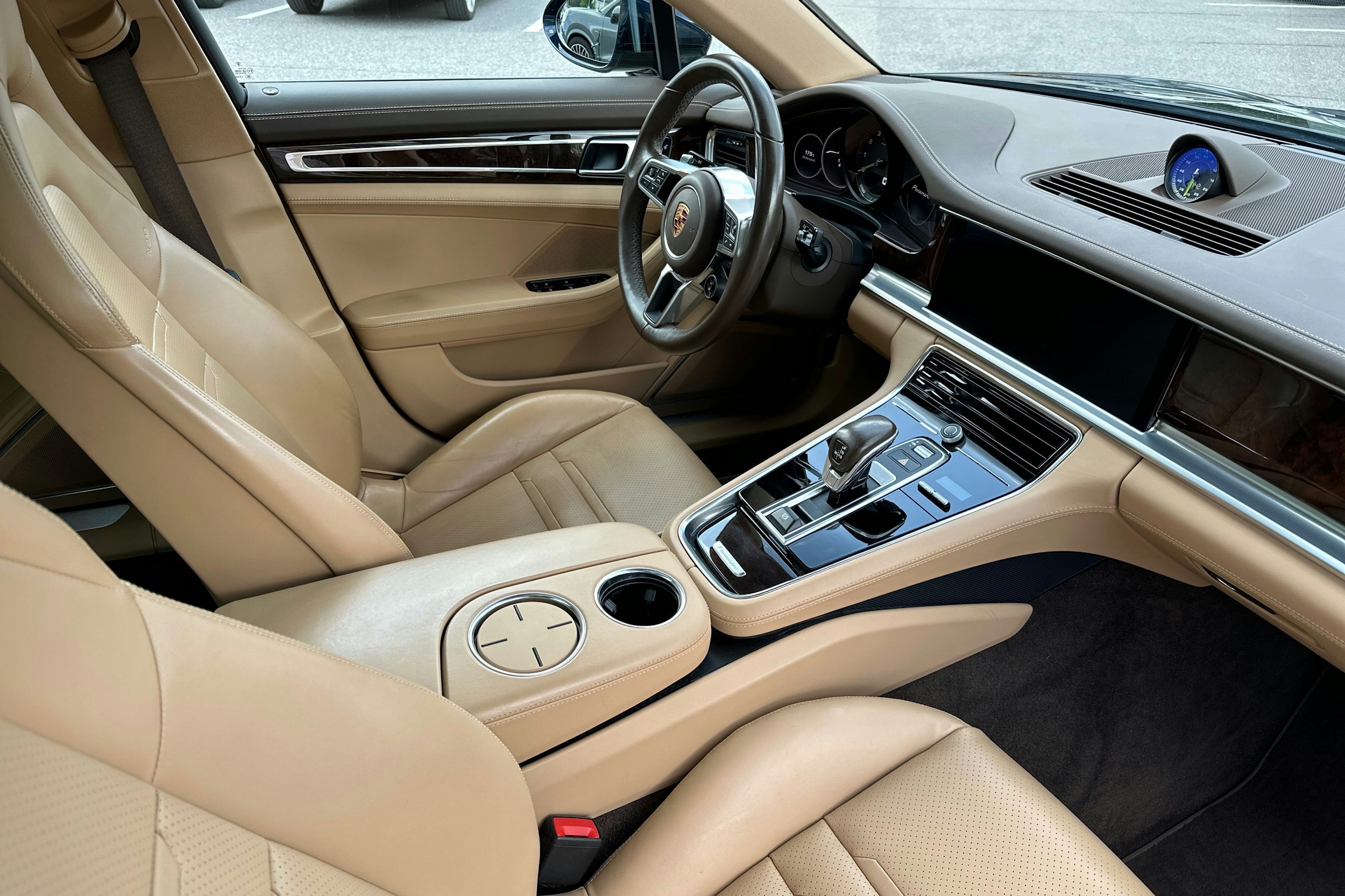Sininen Porsche Panamera 2018 kuva 21.