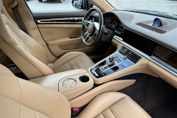 Sininen Porsche Panamera 2018 kuva 21.
