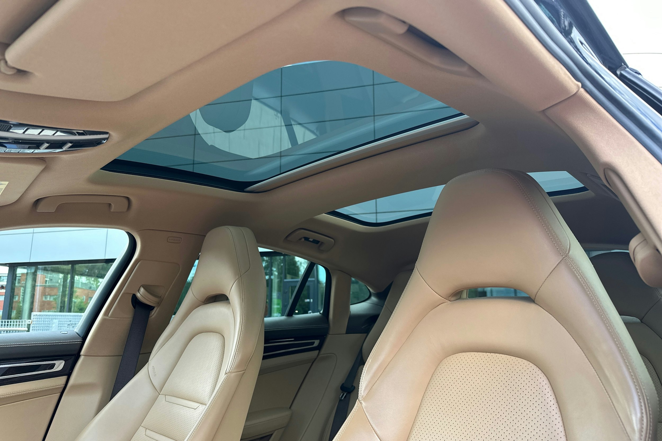 Sininen Porsche Panamera 2018 kuva 25.
