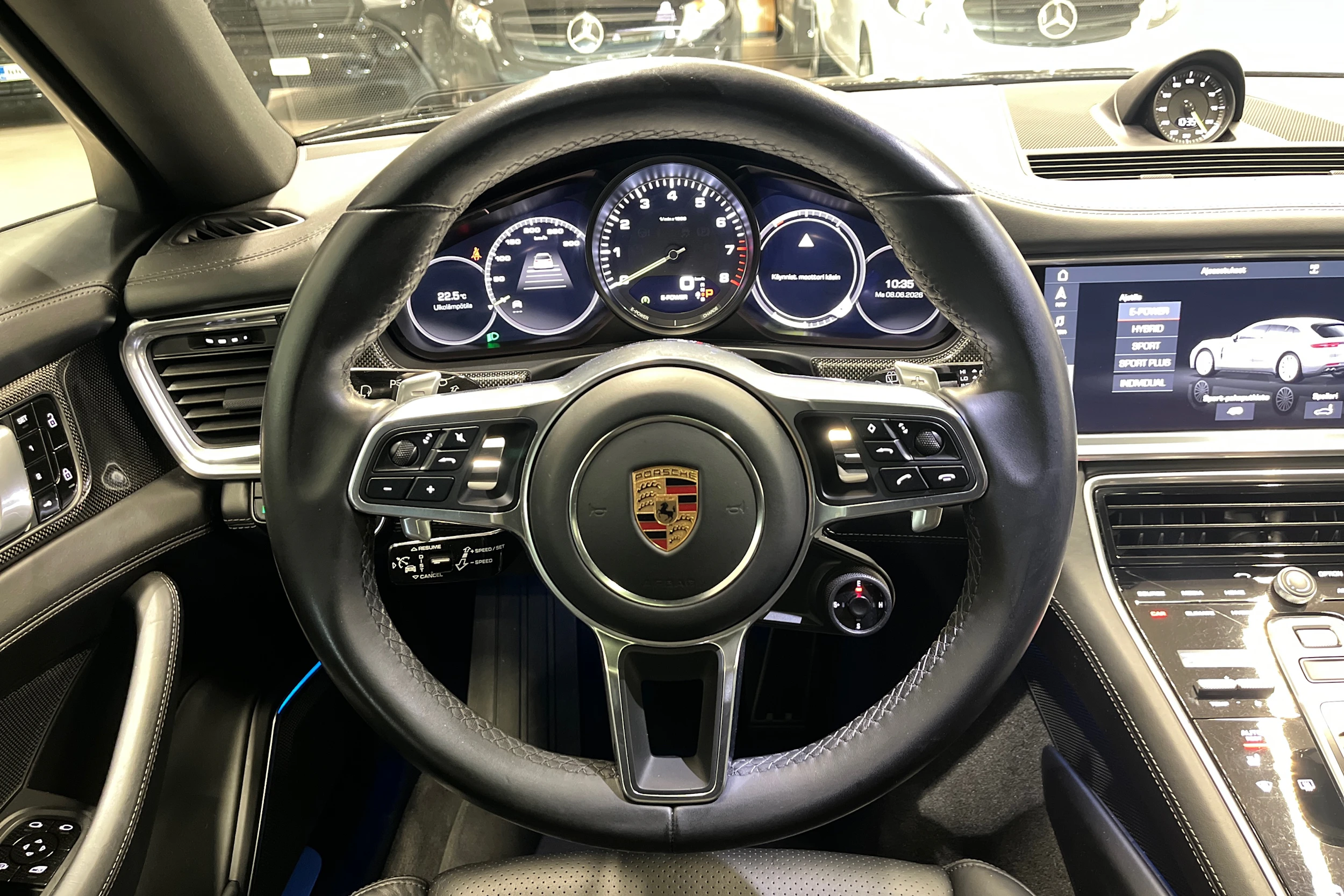 musta Porsche Panamera 2019 kuva 12.
