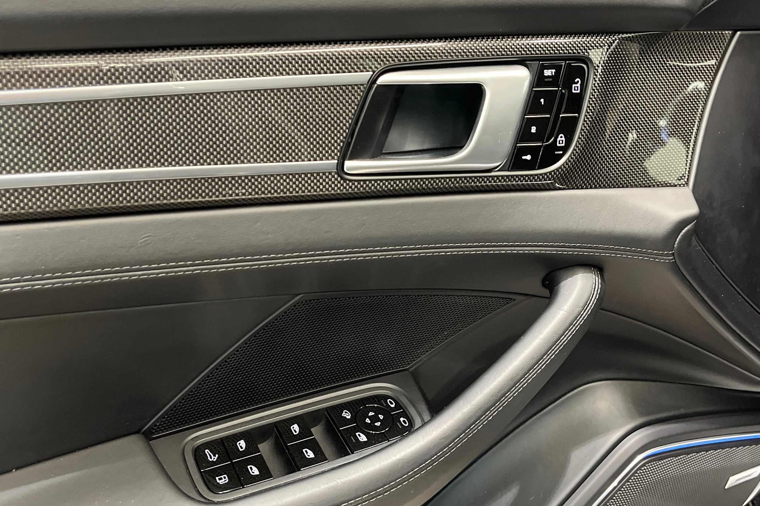 musta Porsche Panamera 2019 kuva 14.