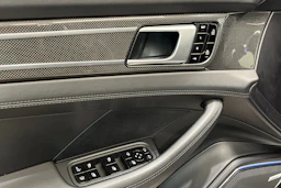 musta Porsche Panamera 2019 kuva 14.